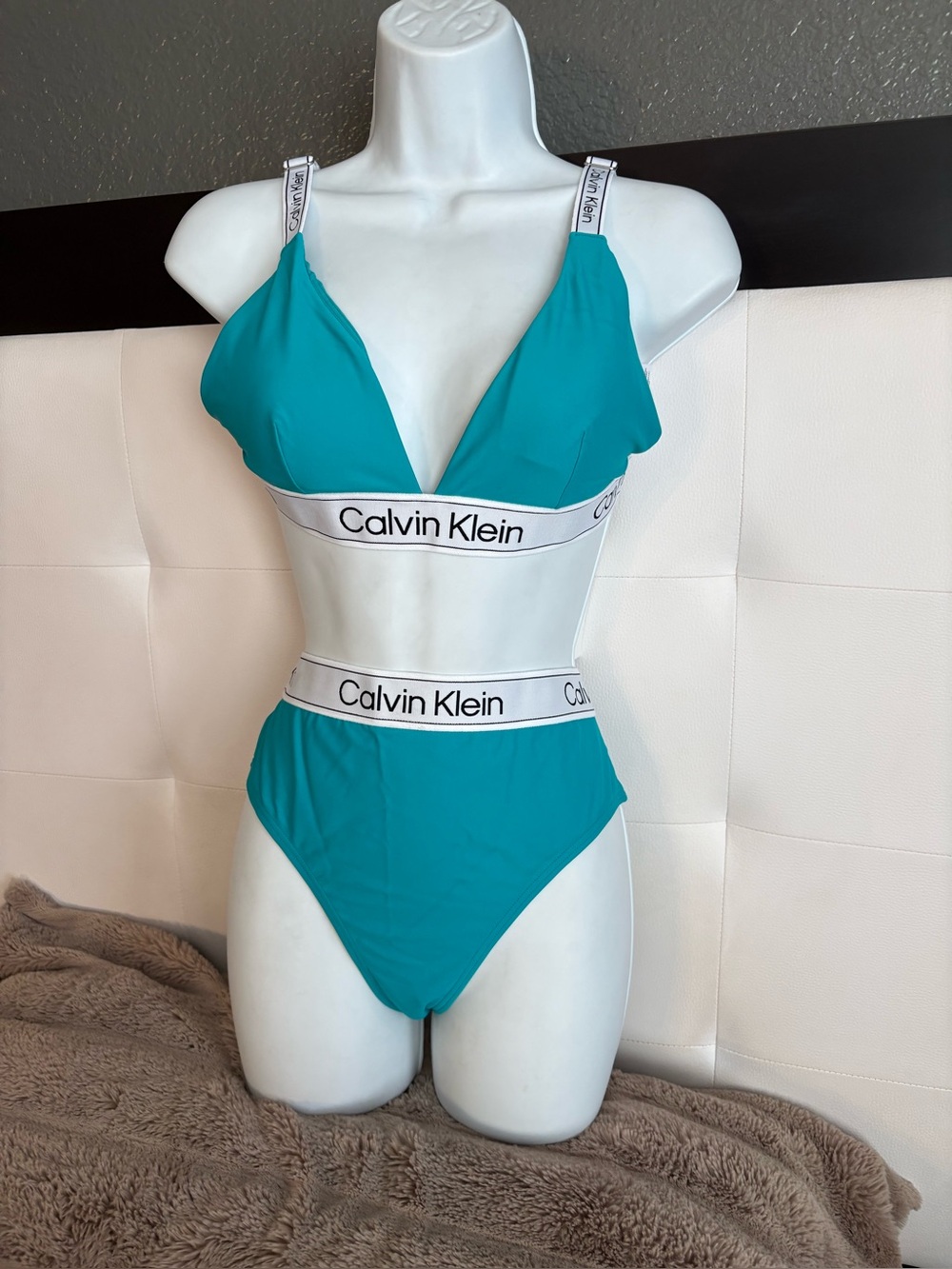 Calvin Klein Swimwear Women UPF50+ Triangle Bikini Top/Bottom Turquoise M